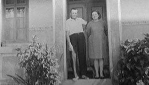 Foto de Gerhard e Herta Gramkow, na casa histórica preservada pela família, na cidade de Indaial, SC.